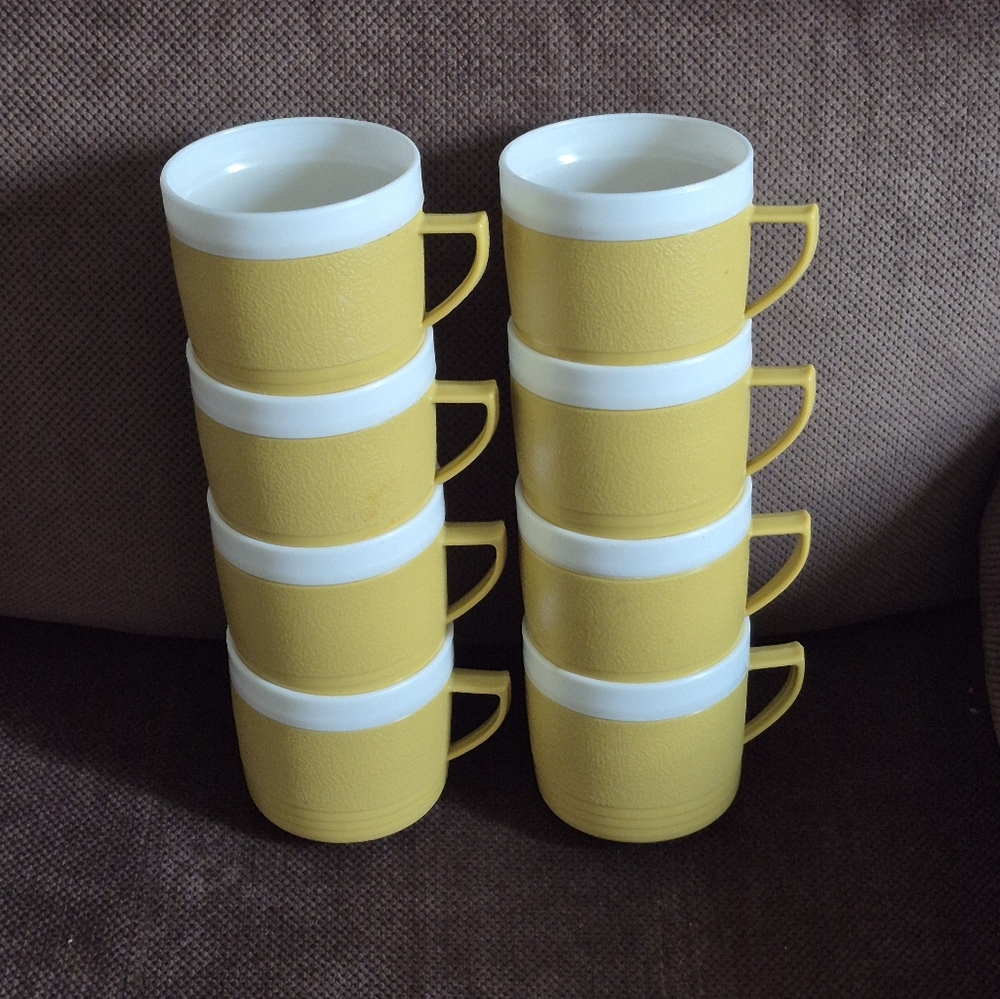 MCM Sunfrost therm-o-ware unbreakable mugs 8 pc. set vintage golden